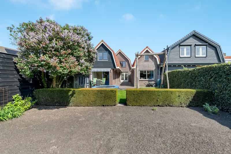 Vrijstaande woning Nijkerk 5 slaapkamers diepe tuin
