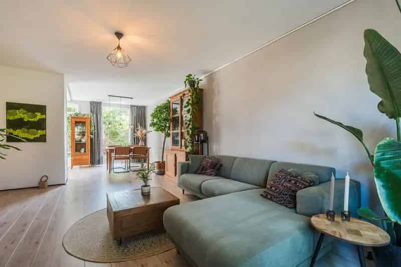 Huis te koop Voorschoten: Ruime eindwoning met garage en grote zolder