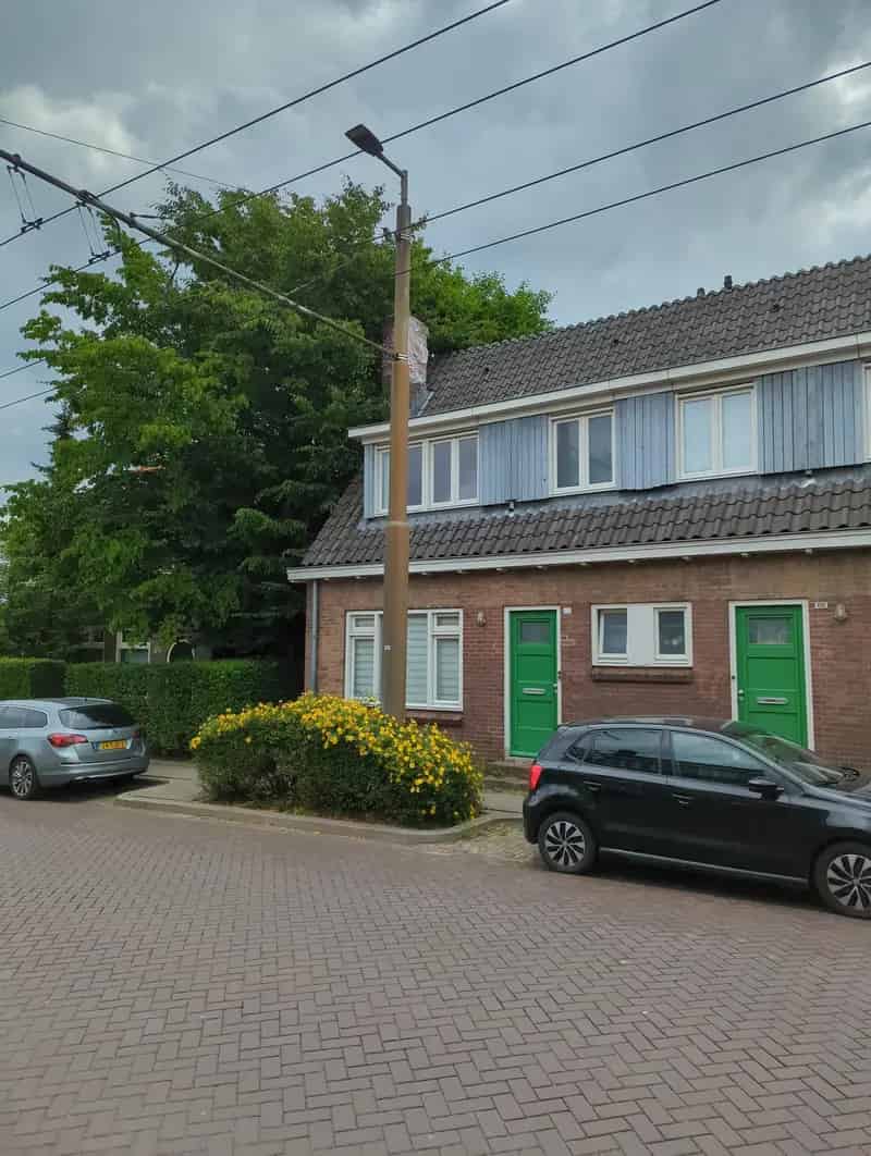 Nette woning nabij snelweg en openbaar vervoer