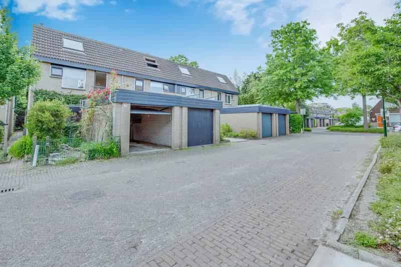 Huis te koop Leidschendam: 4 slaapkamers, garage, zonnige tuin