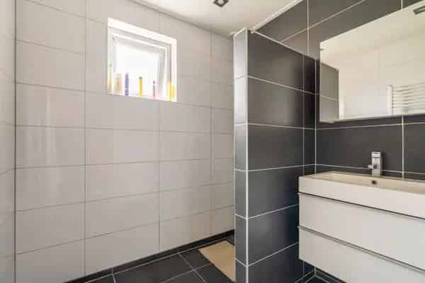 Jaren 30 woning met aanbouw schuur en garage Veelerveen