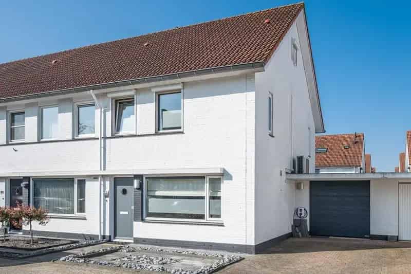 Hoekwoning Mierlo Hout  Garage  Zonnepanelen  Airco