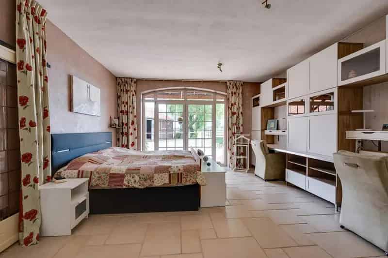 Woonboerderij met Paardenstallen te Koop