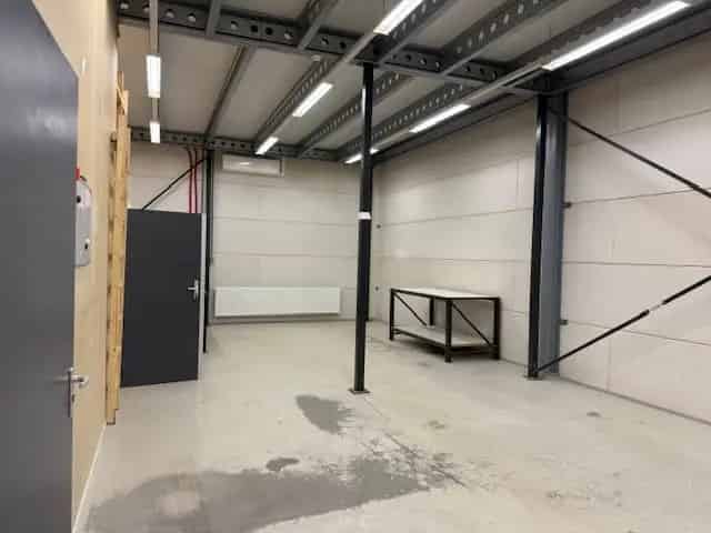 Bedrijfsunit te koop Huizen 184m2