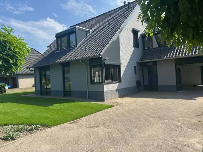 Luxe Villa Nuenen: Ruime gezinswoning met moderne keuken en tuin