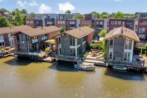 Luxe Waterwoning Purmerend 3 slaapkamers Garage Zonnepanelen