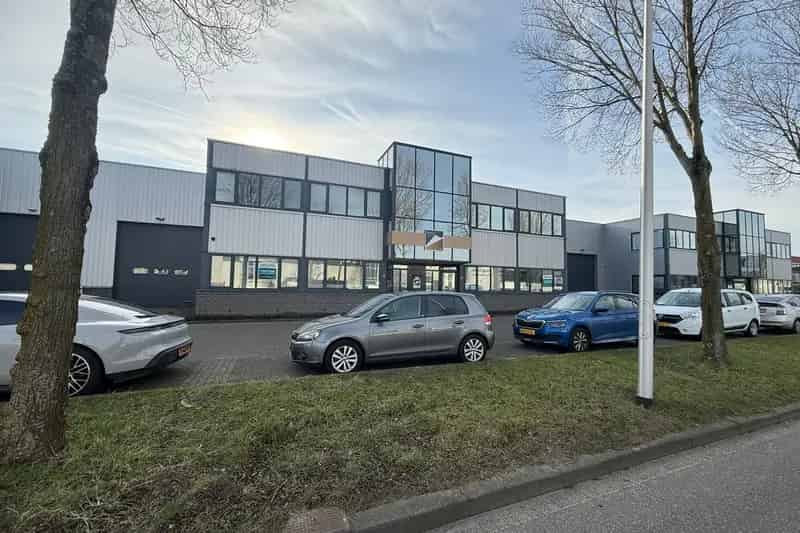 Bedrijfshal Zoetermeer te Huur 750m2 Kantoor 225m2