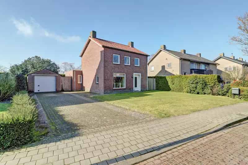 Vrijstaande woning Hapert nabij centrum - Ruime tuin en garage