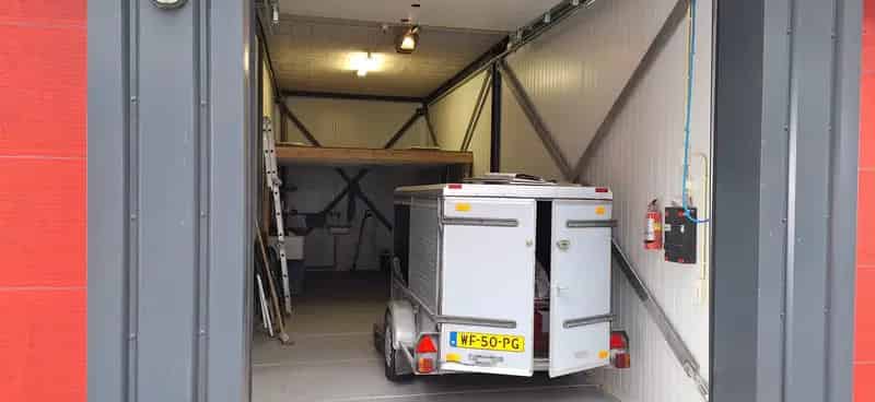 Bedrijfshal te koop Zwaag - Opslagbox met entresol
