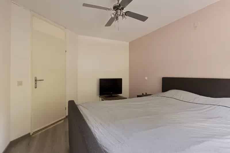 5 Slaapkamers, Uitgebouwde Keuken, Rustige Wijk