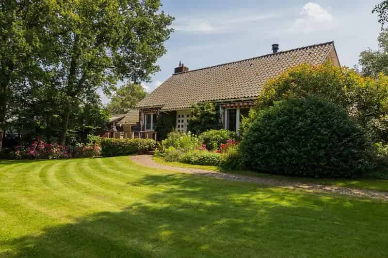 Landhuis met Paardenstallen nabij Amsterdam