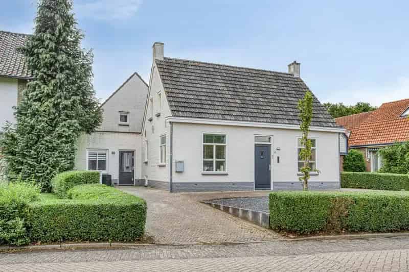 Vrijstaande woning met bioscoop en levensloopbestendig wonen
