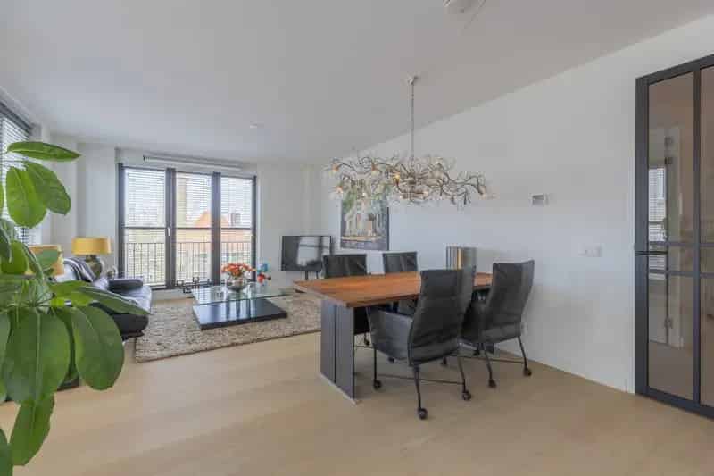 3-kamer appartement Bussum: gemoderniseerd, balkon en 2 parkeerplaatsen