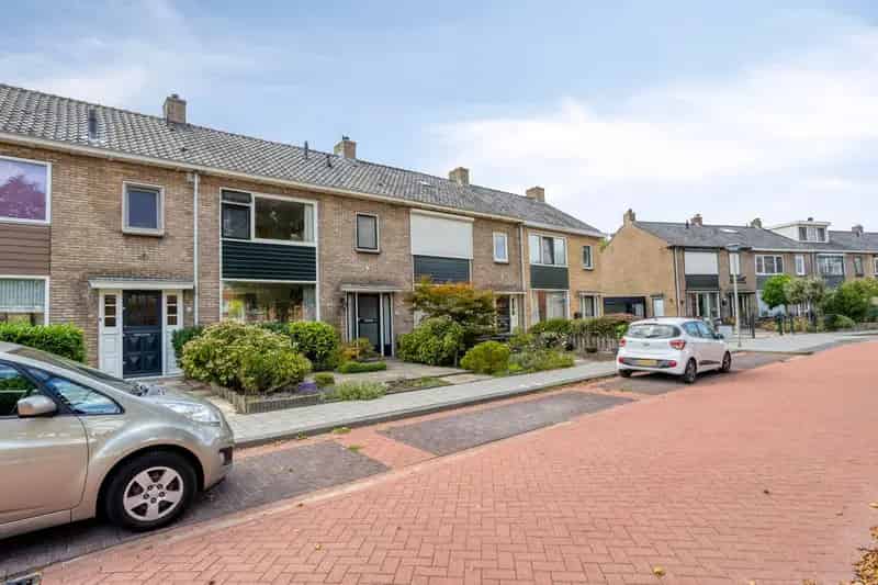 Huis te koop: Prins Bernhardlaan 12 3201 CR Spijkenisse | Funda