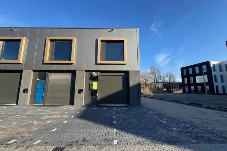 93m2 Bedrijfsruimte te Koop Almere A6