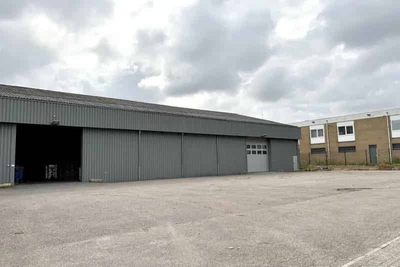 Bedrijfshal te Huur Sittard 1000-1500m2 Handelscentrum Bergerweg