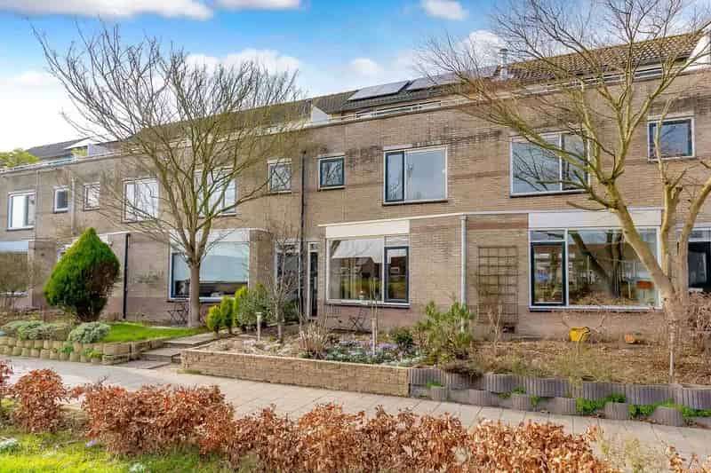 Huis te koop Almere: Groene Stadgrachtwoning met Zonnepanelen