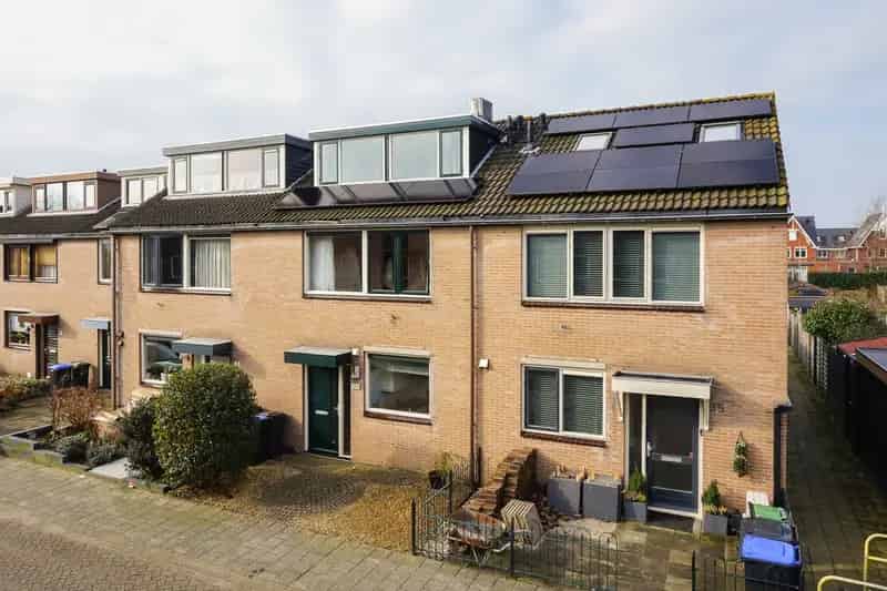 Huis te koop Bergschenhoek: Ruime eengezinswoning met A+++ label