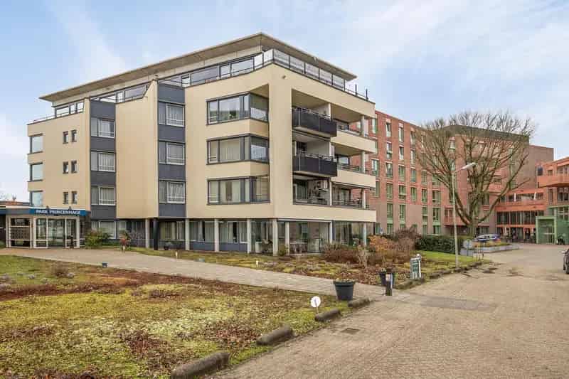 Hoekappartement Princenhage: Modern appartement met balkon en parkeerplaats