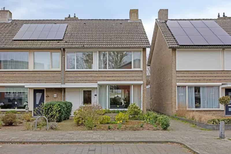 Ruime Eindwoning 4 Slaapkamers Geldrop