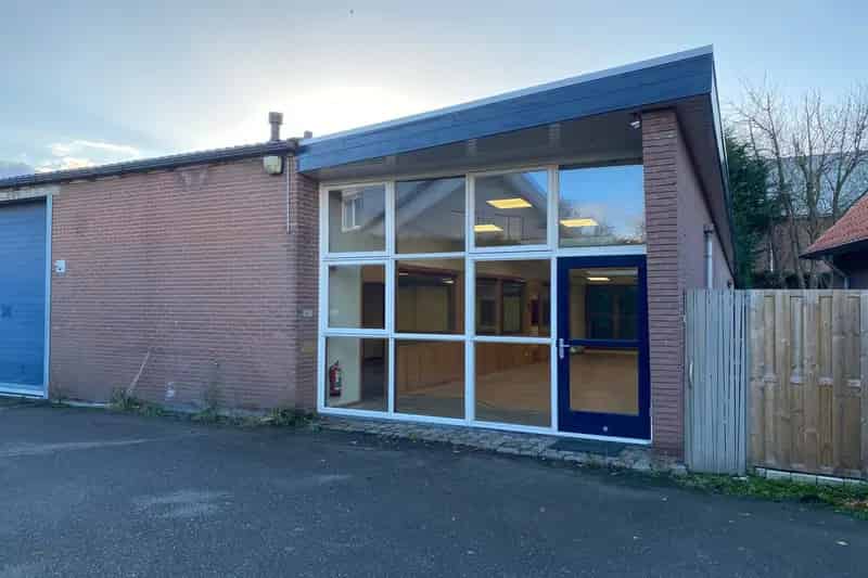 Bedrijfsruimte te Huur Beneden Leeuwen 180m²