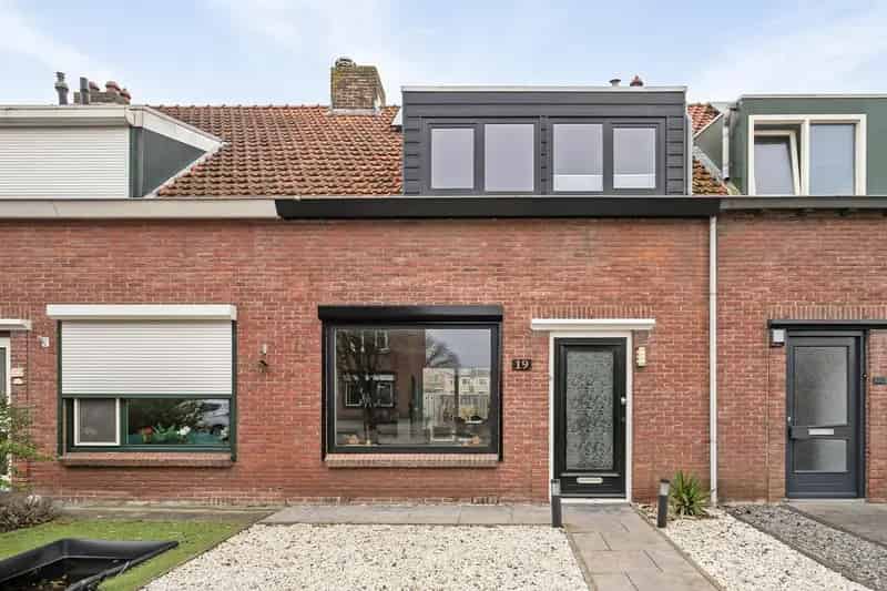 Moderne Tussenwoning Hoek 3 Slaapkamers Zonnepanelen