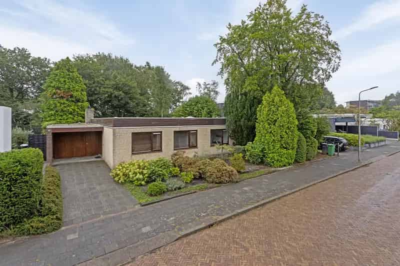 Vrijstaande Bungalow nabij Amstel met Park en Weilanden