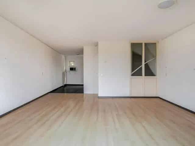 Te Huur: Ruim 4 Kamer Appartement Diemen 100m2