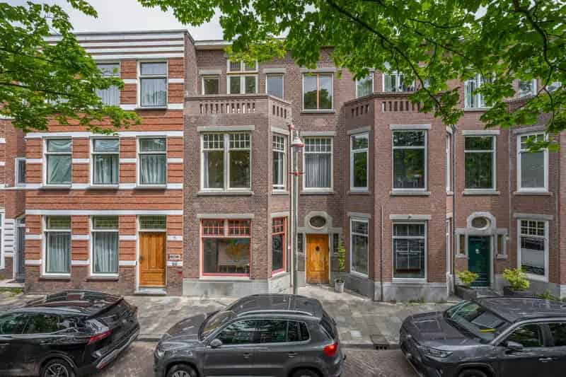 Herenhuis 239m2 Den Haag Bomen en Bloemenbuurt Renovatieproject