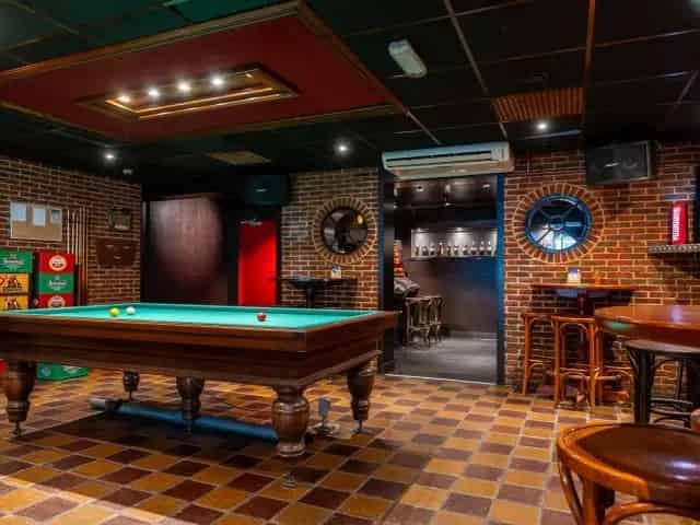 KOLLUM Horecapand Paradiso: Eetcafé Bar Dancing  Bovenwoning