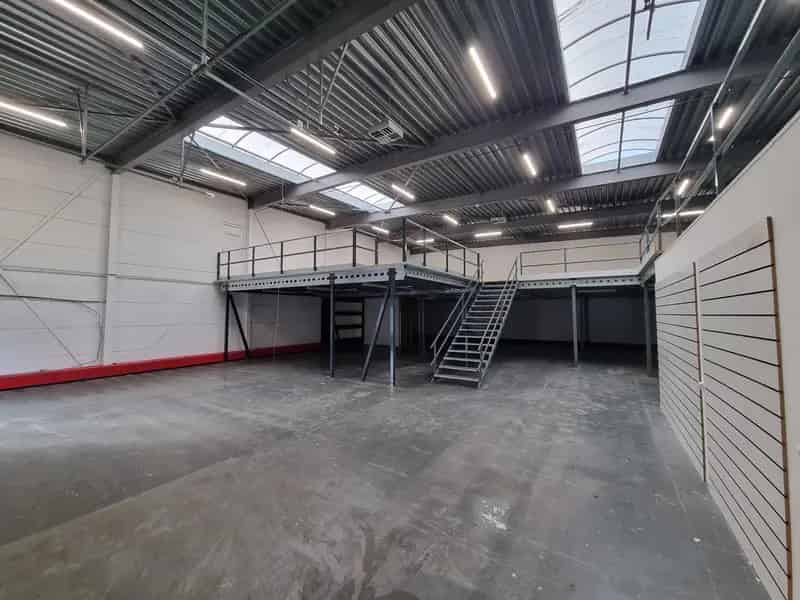Bedrijfsgebouw met Kantoorruimte te Nijkerk