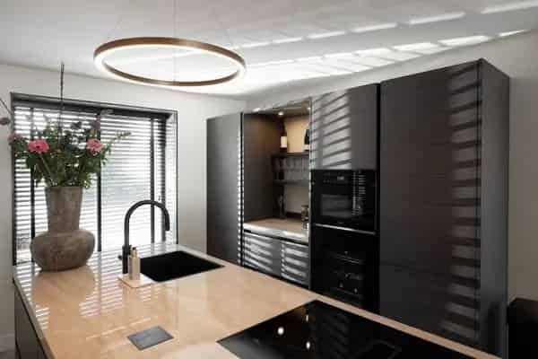 Ruime Gemeubileerde Woning Kralingen 190m2 4 Slaapkamers Privétuin