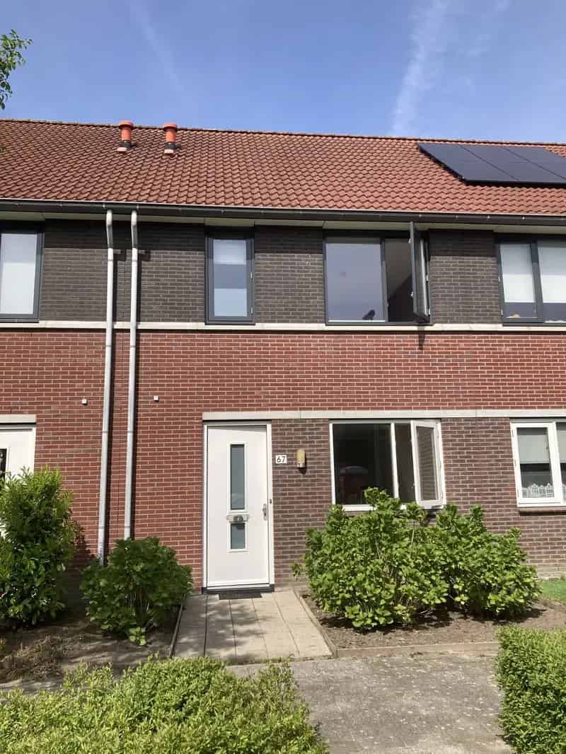 Ruime Eengezinswoning nabij Winkelcentrum