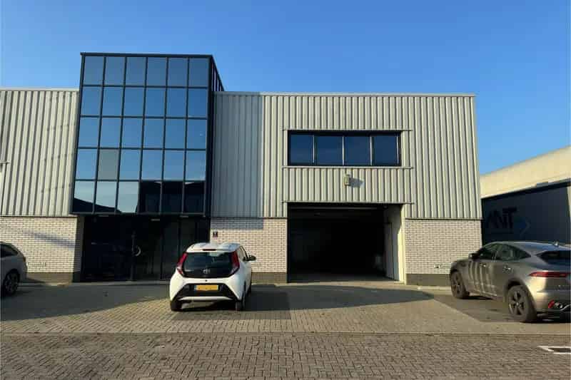 Bedrijfshal te Huur Pijnacker 460m2 Kantoor Parkeerplaatsen