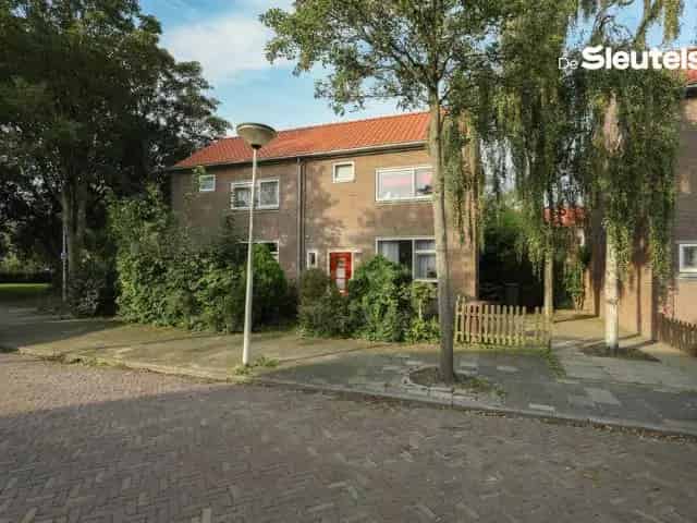 Een gezinswoning in Leiden met ruime tuin nabij winkels en scholen