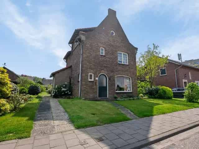 Vrijstaande woning met potentie te Arcen