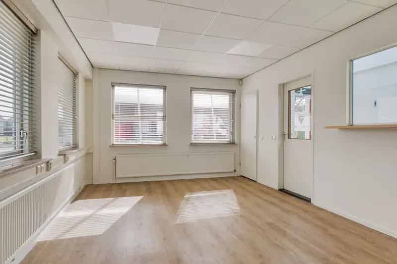 Bedrijfshal Zwolle te Huur 492m2 Kantoor 358m2  Ruim Buitenterrein