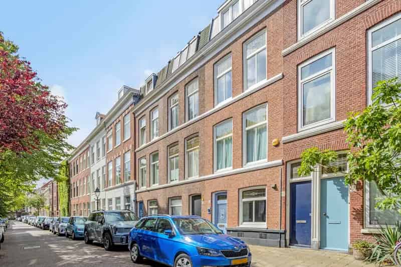 6 Slaapkamer Townhouse Zeeheldenkwartier - Ruime Tuin - Direct Beschikbaar