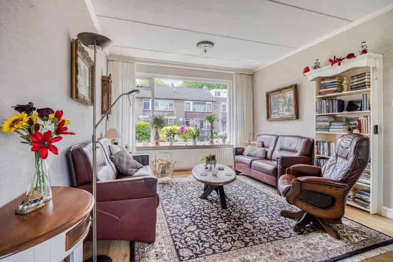 Ruime Hoekwoning 4 Slaapkamers Grote Tuin