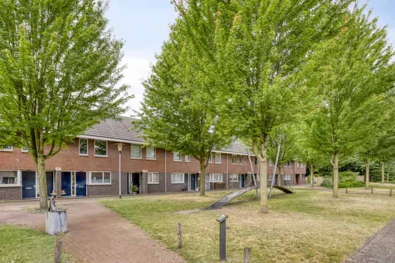 Moderne Gezinswoning 4 Slaapkamers Tuin Parkeerplaats Station