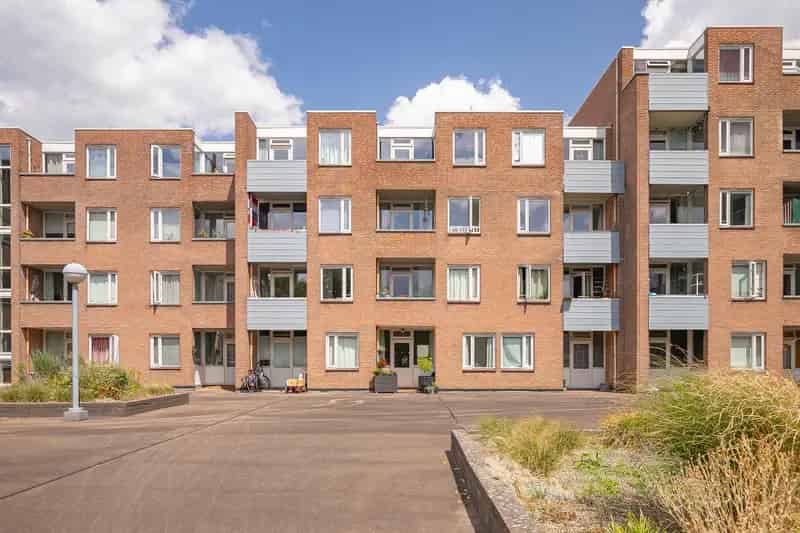 Gemoderniseerd Appartement Maastricht Nazareth Parkeerplaats