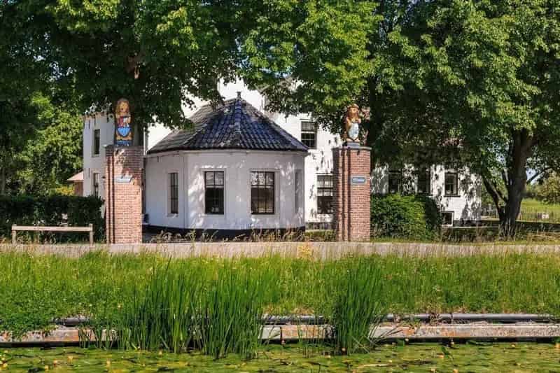 Buitenplaats Leeuwenwoning Maasland 550m2 Wellness 4 auto's