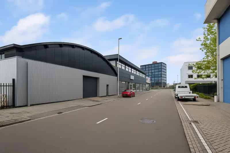 Bedrijfshal Rotterdam 1074m² te Huur