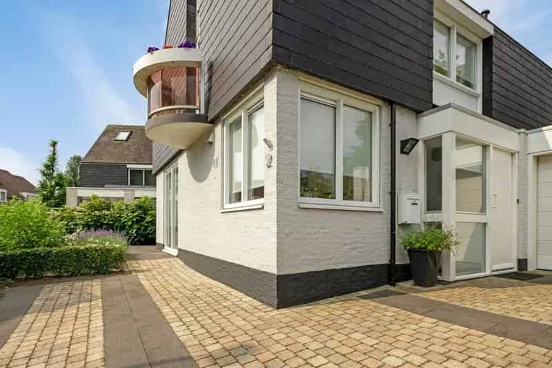 Ruime Semi-bungalow te Koop in Drunen - 4 slaapkamers, 2 badkamers