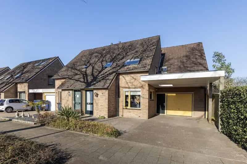 Zeer Royale Tweekapper Rijssen 6 Slaapkamers Grote Tuin
