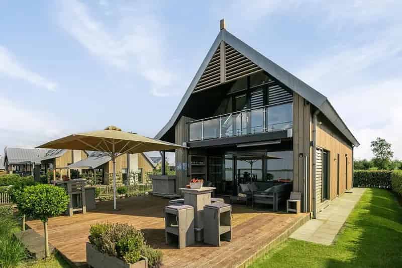 Luxe Recreatievilla Zoommeer 4 slaapkamers 3 badkamers Sauna Bootlift