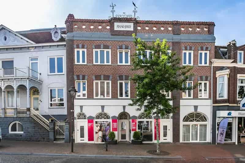 Belegging Hoensbroek: Herenhuis met Bovenwoning Appartement en Kapsalon