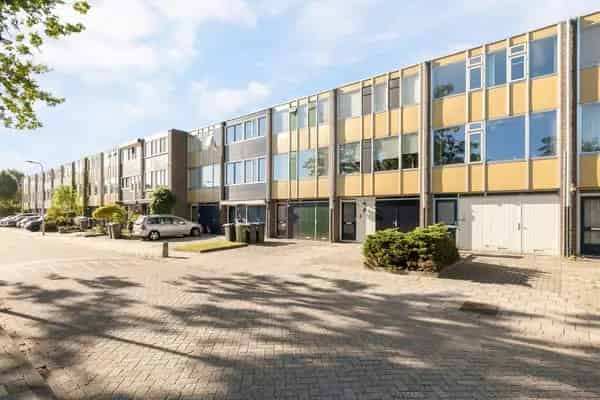 Huis te koop in Enschede Stroinkslanden Ruime Tussenwoning Garage Hobbykamer