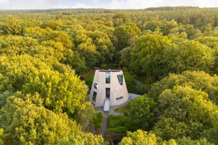 Luxe Villa met Binnenzwembad te Beekbergen