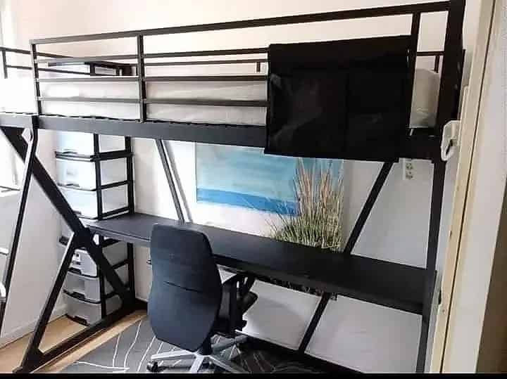 Furnished SMALL STUDENT Room. Short Term.
